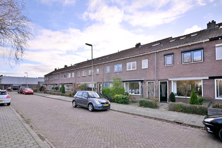 Bekijk foto 32 van Thomas a Kempisstraat 19