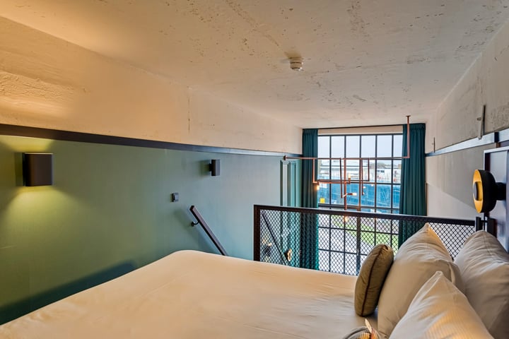 View photo 11 of Hotel De Timmerfabriek suite 123