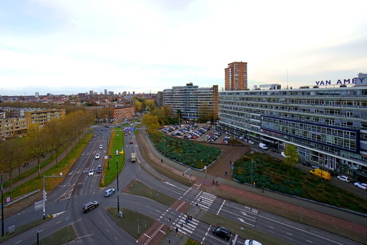 Bekijk foto 16 van Zuidplein 692