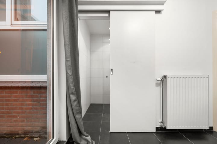 Photo 12 of Zuid-Peterstraat 6