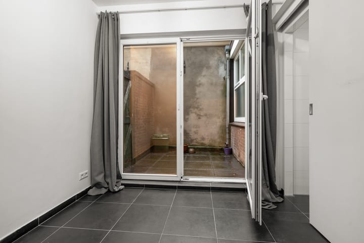 Photo 15 of Zuid-Peterstraat 6