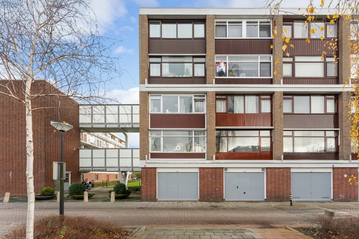 Bekijk foto 1 van Einthovenstraat 82