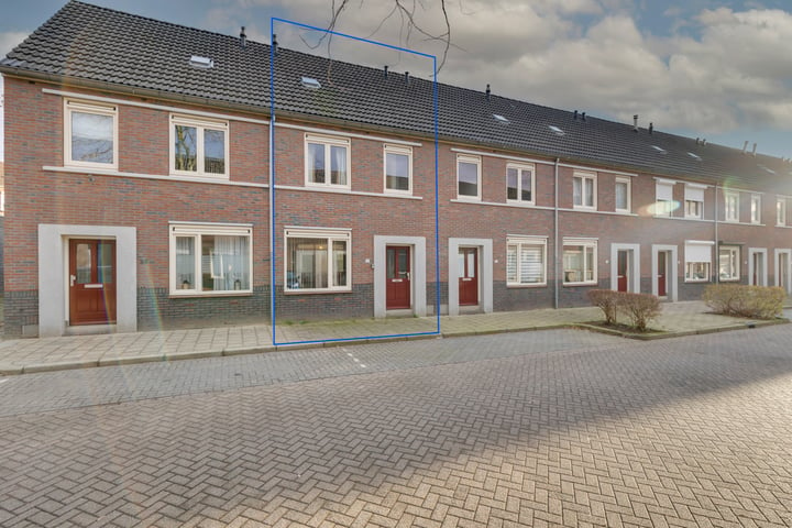 View photo 2 of Platanenstraat 22