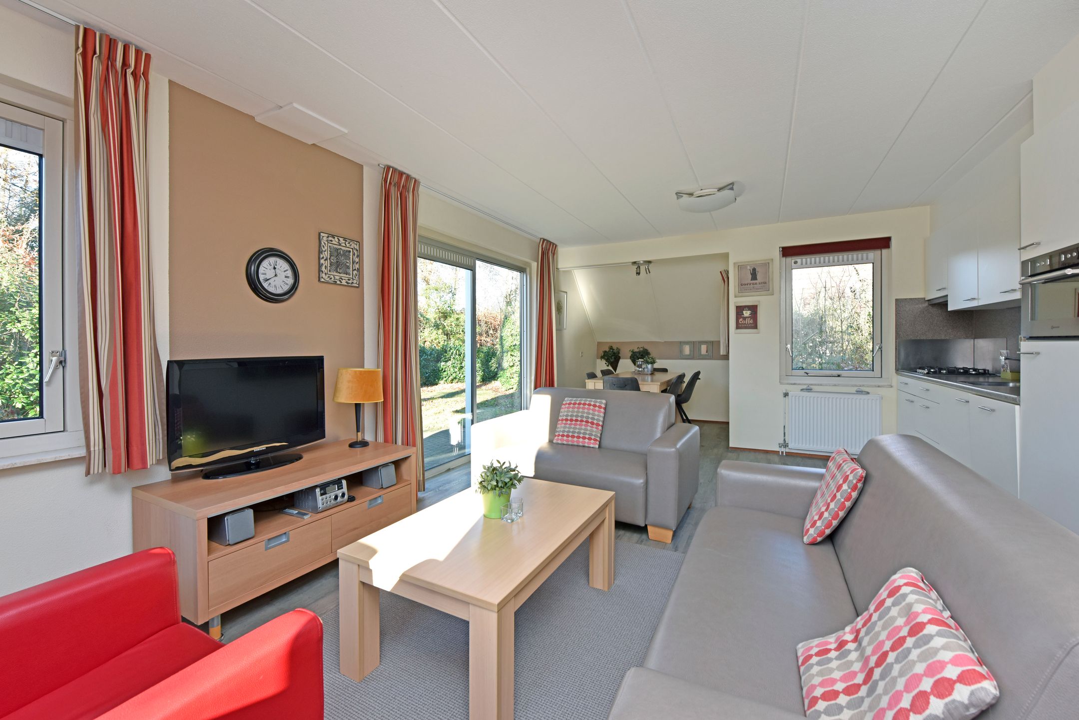 Foto 6 van Zwembadweg 1-001