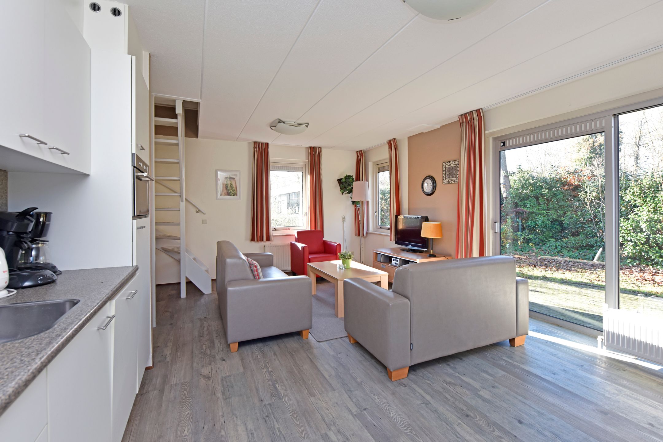 Foto 9 van Zwembadweg 1-001