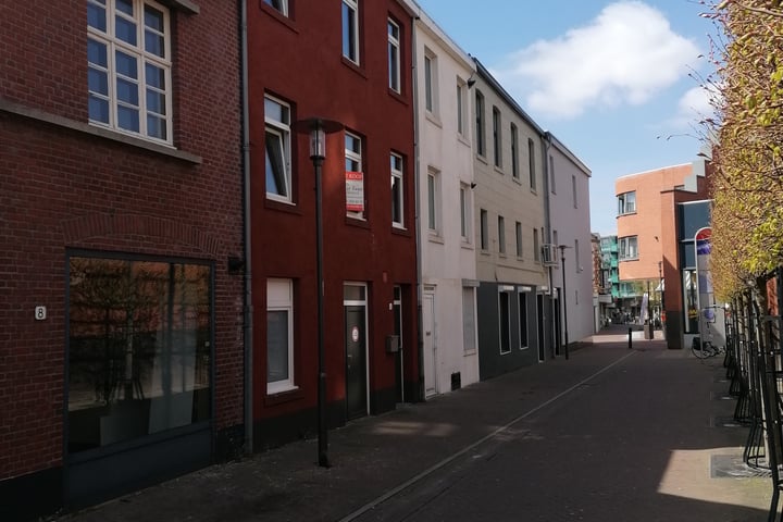 View photo 1 of Kloosterraderstraat 6