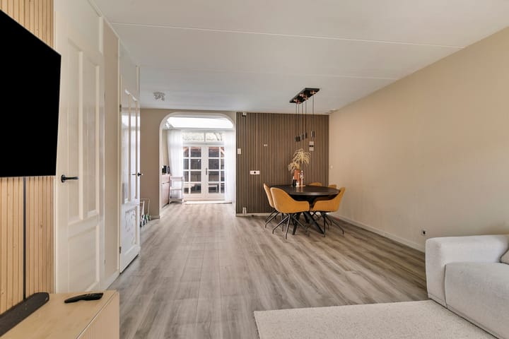 Foto 9 van Hindeloopenstraat 72