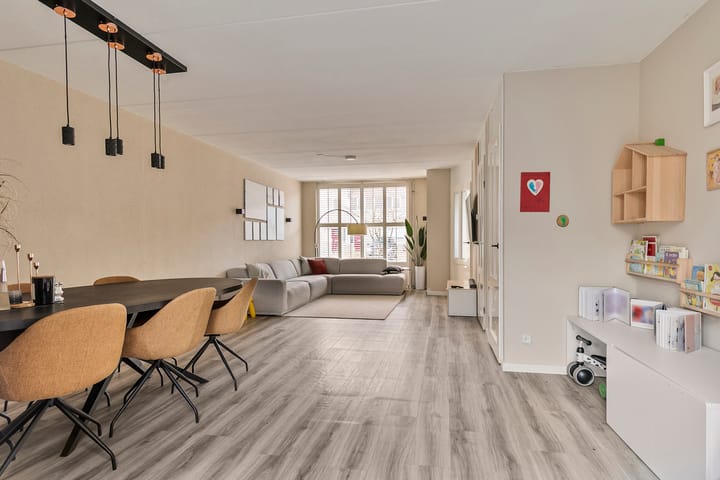 Foto 11 van Hindeloopenstraat 72