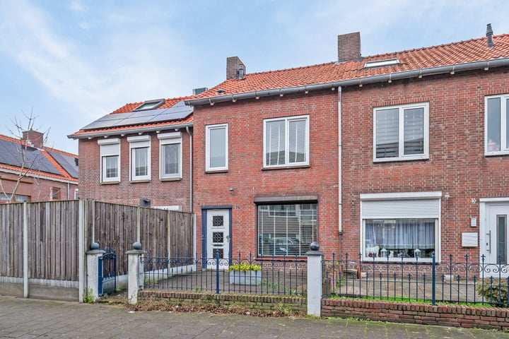 View photo 1 of Jan van Riebeeckstraat 14