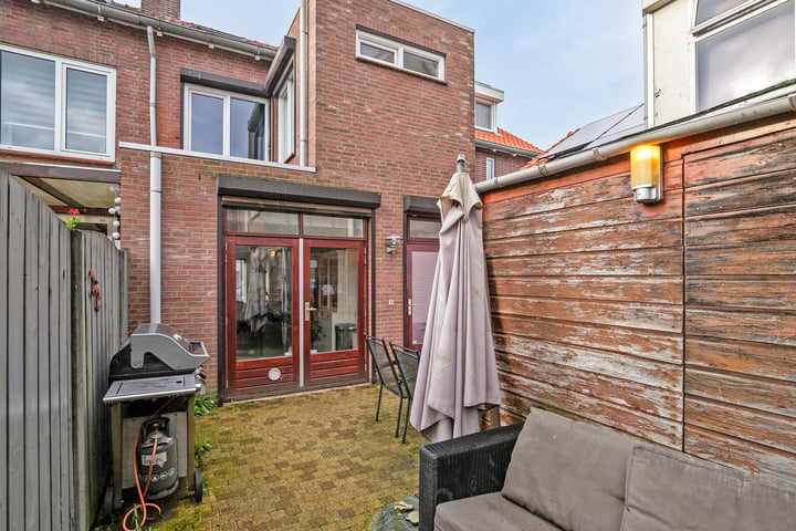 View photo 26 of Jan van Riebeeckstraat 14