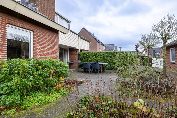 Bekijk foto 45 van Emmastraat 12