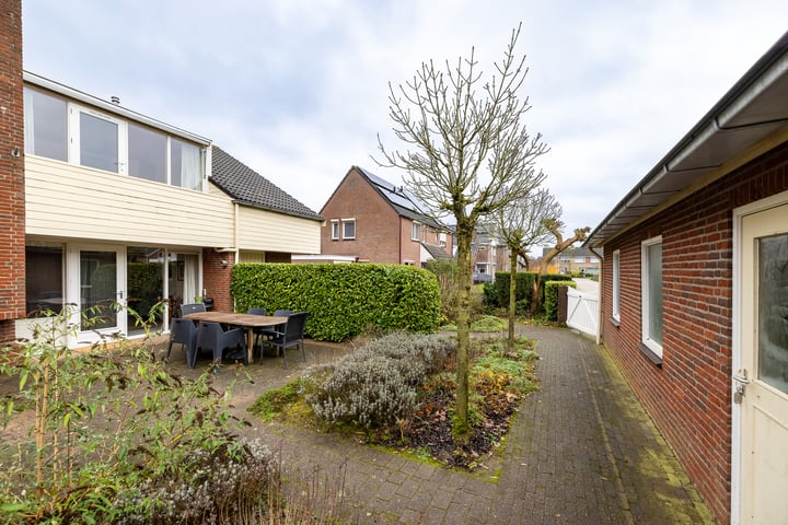 Bekijk foto 48 van Emmastraat 12