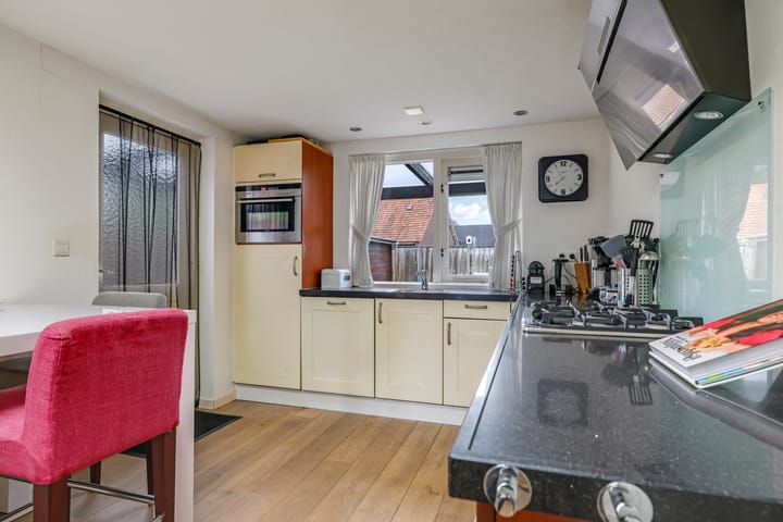 Foto 17 van Van Rooijenstraat 5