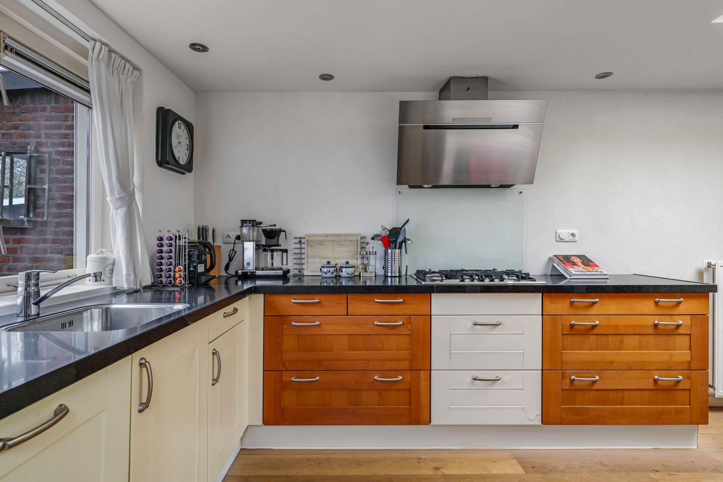 Photo 19 of Van Rooijenstraat 5