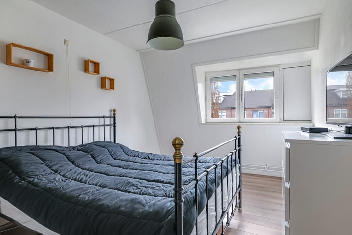 Foto 28 van Van Rooijenstraat 5