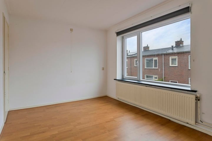 Bekijk foto 16 van Adriaen van de Vennestraat 9