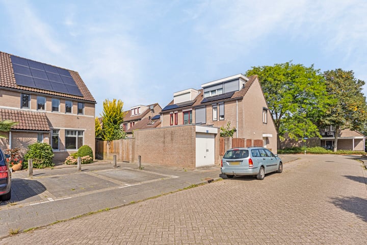 View photo 38 of Roerstraat 75