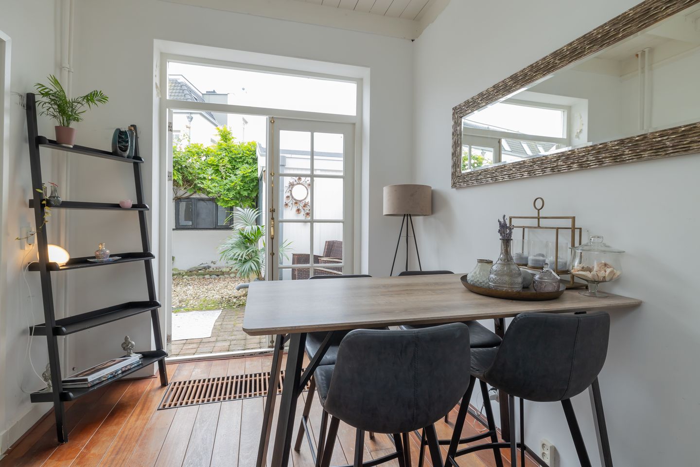 Photo 19 of Koninginneweg 16