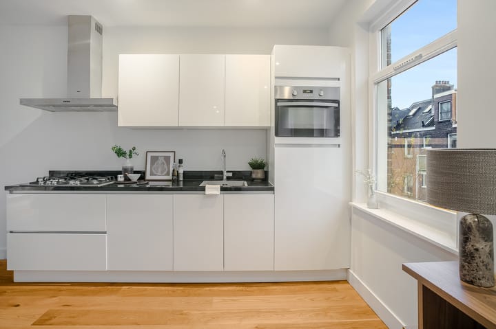 Photo 2 of Czaar Peterstraat 142-3