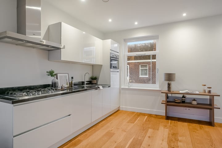 Photo 5 of Czaar Peterstraat 142-3