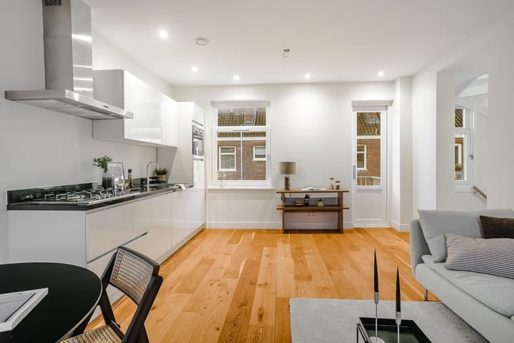 Photo 6 of Czaar Peterstraat 142-3