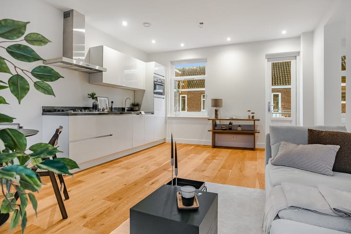 Photo 7 of Czaar Peterstraat 142-3