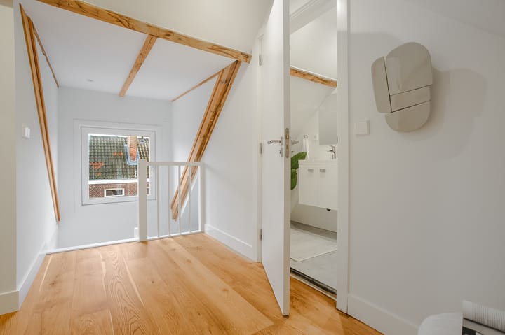 Photo 19 of Czaar Peterstraat 142-3