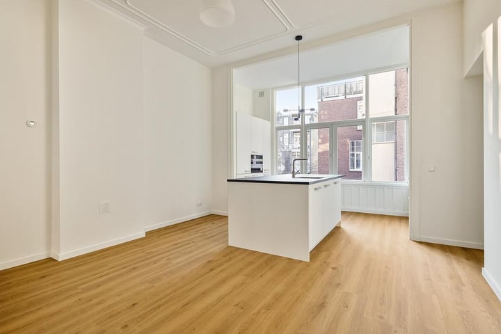 View photo 3 of Pieter de Hoochstraat 74-2