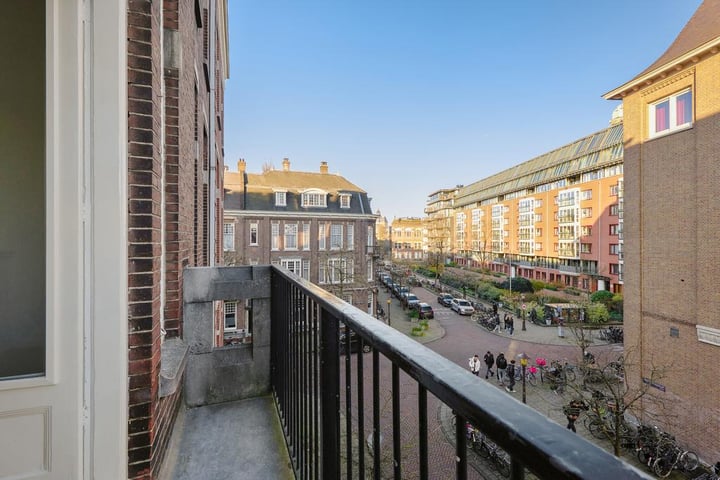 Bekijk foto 15 van Pieter de Hoochstraat 74-2