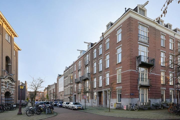 Bekijk foto 27 van Pieter de Hoochstraat 74-2