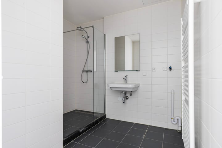 Bekijk foto 18 van Van Vollenhovenstraat 3-409