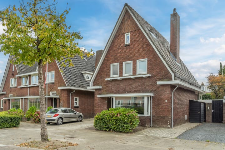 Foto 2 van Burg. Canterslaan 5