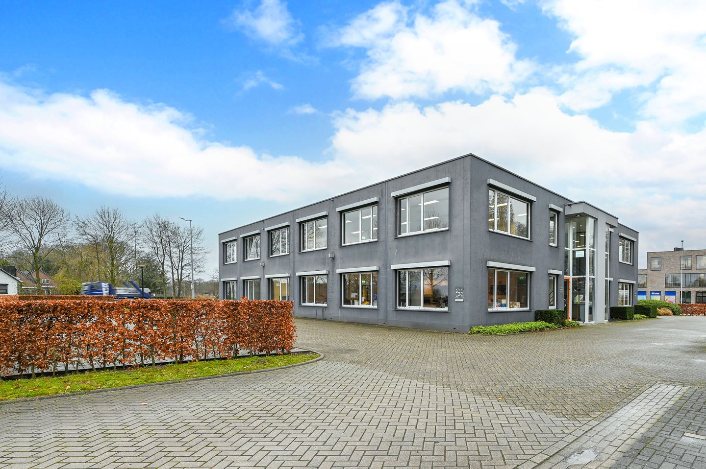 Bekijk foto 2 van Stationsweg 60