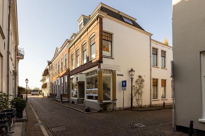 Bekijk foto 1 van Oeverstraat 30