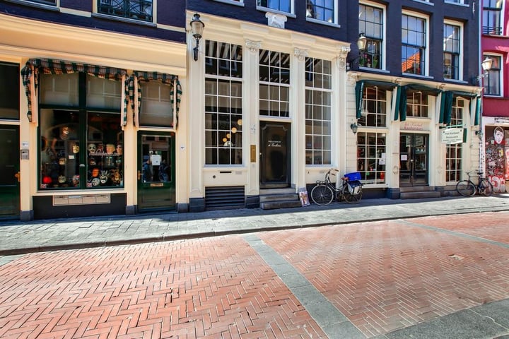 View photo 16 of Warmoesstraat 16-L