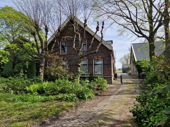 Photo 3 of Bredeweg 9