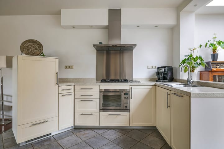 Photo 14 of Beneluxstraat 9