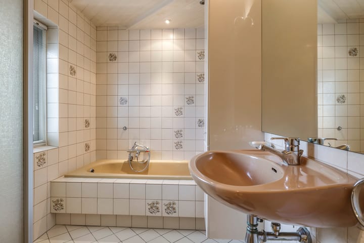 Photo 36 of Beneluxstraat 9