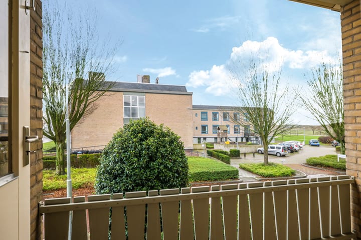 Photo 43 of Beneluxstraat 9