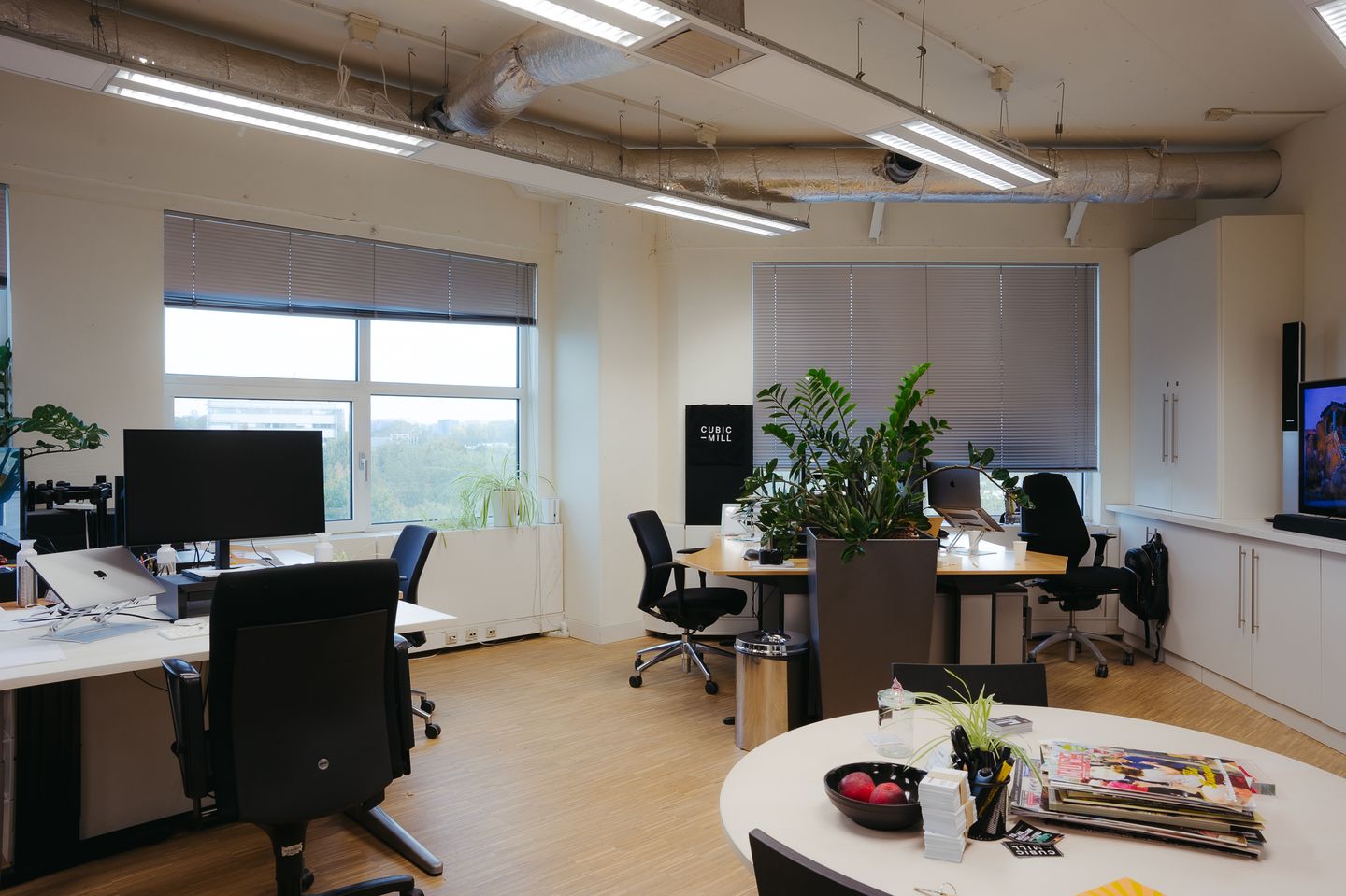 View photo 2 of Overschiestraat 182