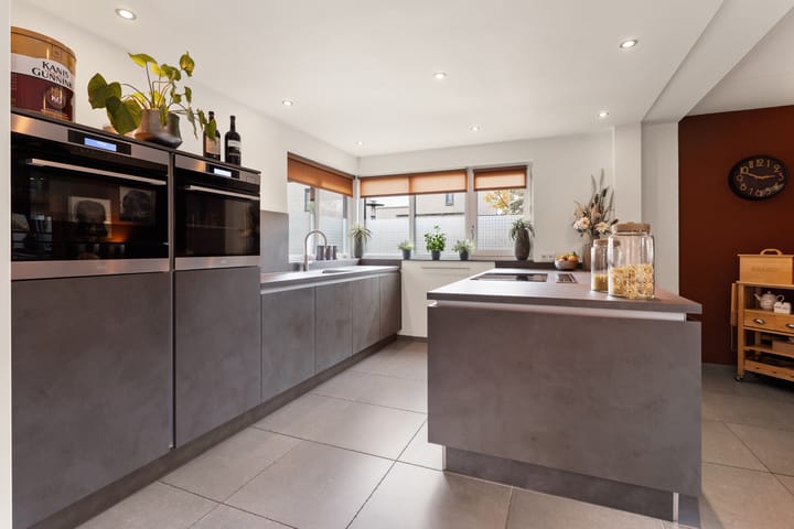 Foto 8 van Picassoweg 68