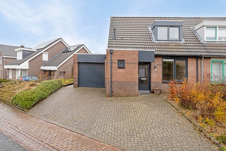 Foto 1 van Hazelaar 44