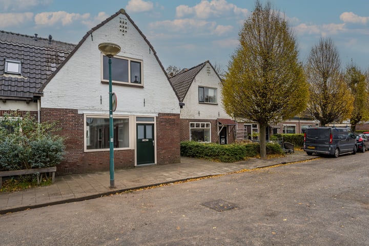 Bekijk foto 1 van Van Oldenbarneveltstraat 11