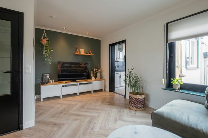 Foto 7 van Heiveldplein 7