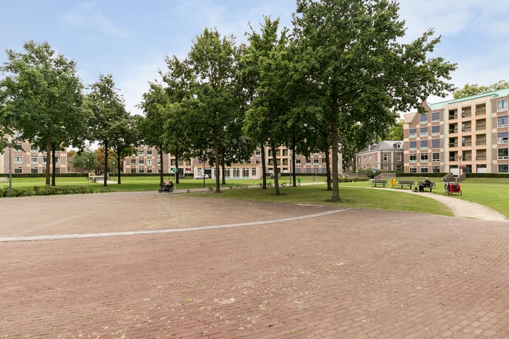 Bekijk foto 1 van Frans Joseph van Thielpark 21