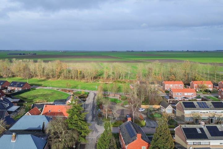 View photo 3 of Hoofdweg 102