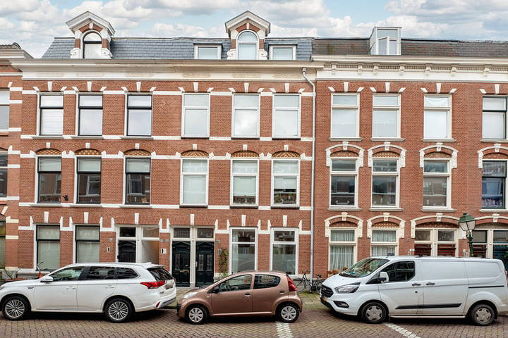 Bekijk foto 1 van Obrechtstraat 93