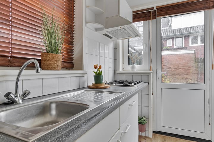 Foto 6 van Mgr. Van de Weteringstraat 28