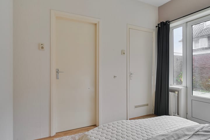 Foto 11 van Mgr. Van de Weteringstraat 28