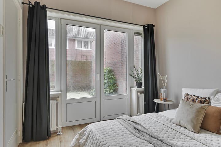 Foto 10 van Mgr. Van de Weteringstraat 28